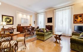 Tibullo - Classic & Elegant Rome Center Apartment